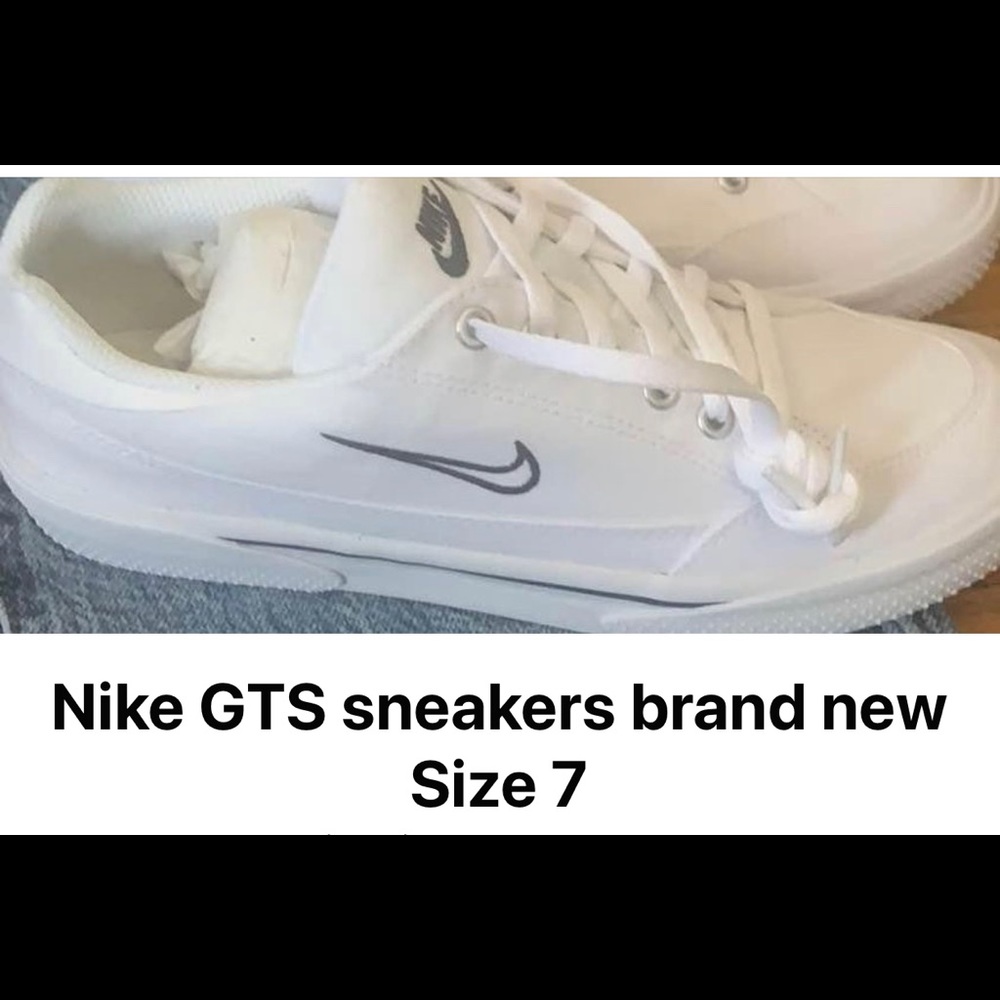 Nike Women’s Sneakers Brand New